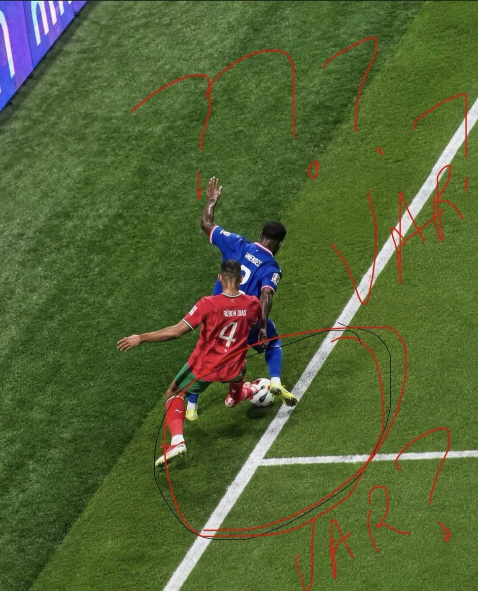 B494977B's tweet photo. @beinsports_FR Haïti got rob !! The ball was out 🤦‍♂️ https://t.co/EdA3XQKE6D