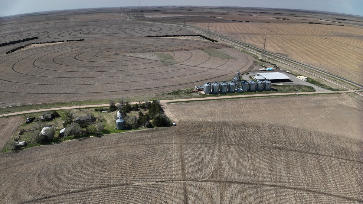 unlagrohort's tweet photo. Nebraska is joining the NASA Acres Farm Innovation Ambassador Team, a national program that works with producers to develop practical tools and solutions using satellite Earth observation, on-farm data and digital agriculture technology. ›› https://t.co/ZlJV5ll03q 

#UNL #IANR #UNLAgroHort #DigitalAg #NASAScience