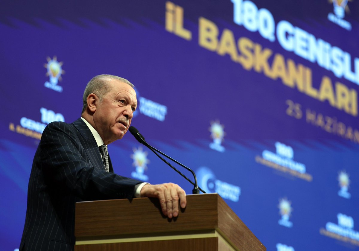 mustafaelitas's tweet photo. 📍 180. Genişletilmiş İl Başkanları Toplantısı | AK Parti Genel Merkezi

Genel Başkanımız ve Cumhurbaşkanımız Sayın @RTErdogan’ın teşrifleriyle 180. Genişletilmiş İl Başkanları Toplantımızı icra ettik.

AK Partimize katılan belediye başkanlarımızın; şehirlerimize ve milletimize hayırlı hizmetlere vesile olmasını diliyorum.
