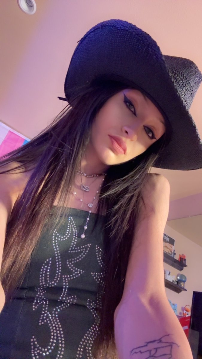 VanessaMainz's tweet photo. ready to get dominated by cowgirl. https://t.co/sZ8Y0nDJgB