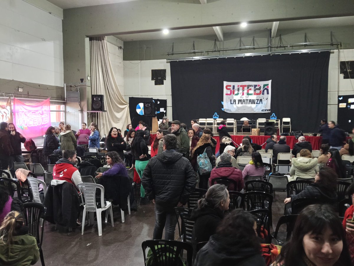 NathiGonzalezS's tweet photo. Arrancamos la primera reunión del cuerpo de delegadxs 2026 de Suteba #LaMatanza bajo la presidencia honoraria de nuestro compañero Cristian Pereyra y también la lucha del pueblo Boliviano 🇧🇴 https://t.co/djkY8C7TYf