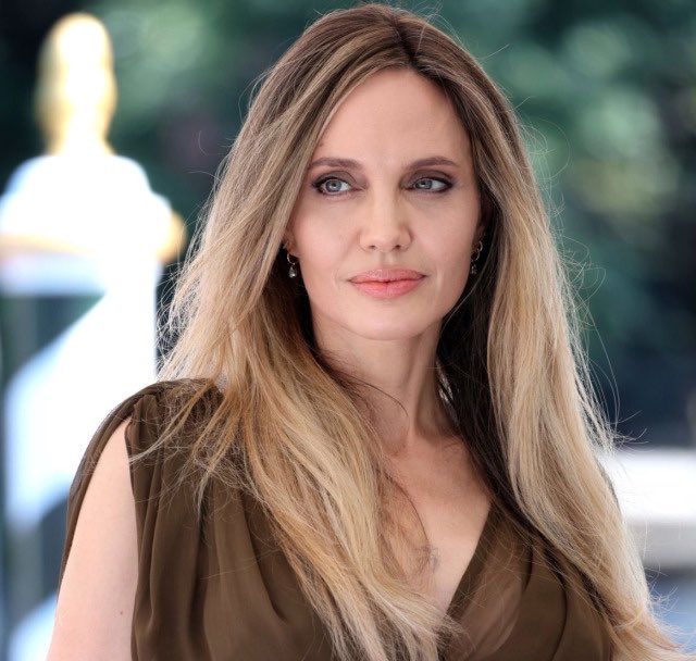 ThenatheEternal's tweet photo. Angelina Jolie in Venice 2024 https://t.co/50qb5RxoIv