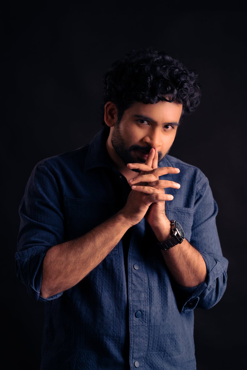 shreyasgroup's tweet photo. The Confidence. The Presence. The Passion. 🔥
Actor @KarthikJayanth9 exudes effortless charm and style, turning every frame into a statement with his energetic screen presence.❤️🔥
#KarthikJayanthi #Rayavalasa #ShreyasMedia #ShreyasGroup https://t.co/4GlkxDv8tv