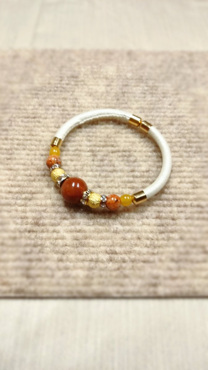 ChisaRusie's tweet photo. 最近ジュエリー教室を開講されました✨

私は初級のブレスレット作りを。
メノウ・シェルパール・コハクなどの組み合わせ💛

イメージ以上にかわいい仕上がりになりました🍀
自分で作ると、とっても愛着が湧きますね🥰✨ https://t.co/FgytRsfXb4