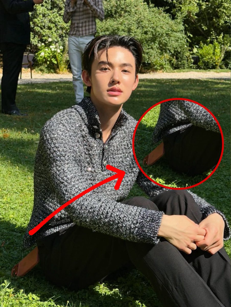 twnti3s's tweet photo. ฟรินตาแตก มานรักกันมาเลยเนอะ

ตอนเห็นรูปที่กอนโฮเอามือถือยัยออมมาพกไว้
ก็สงสัยว่ามานทำไปทำไมน้ออออ ~ 
สรุป น่าจะเพราะกางเกงน้องออมกระเป๋าตื้น
มือถือหล่นบ่อย กอนโฮเลยต้องเอามาพกให้สินะ

จั๊น …… 🫠📱💕💞💖💞💓💖

#KEONHO #SEONGHYEON #09z https://t.co/TLdEt7KVKX
