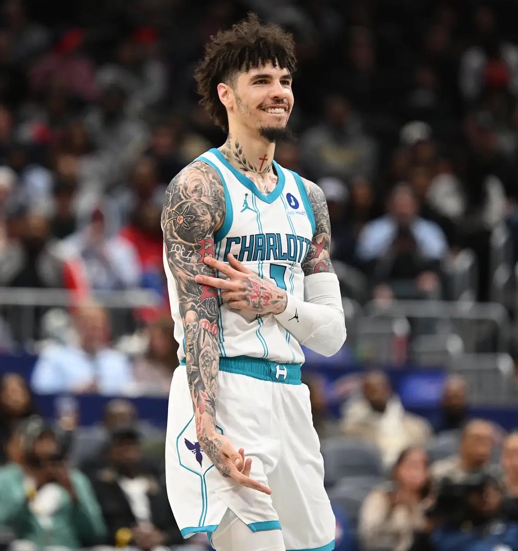 50NuancesDeNBA's tweet photo. 🚨 LE RÉCAP DU TRADE ! 👇

🐺 Les Wolves récupèrent : 
▪️ LaMelo Ball 
▪️ Josh Green

🐝 Les Hornets récupèrent : 
▪️ Naz Reid
▪️ First Round Pick 2033
▪️ 3 First Round Pick Swaps
▪️ 3 Second Round Pick https://t.co/Ydfy5MI8Ra