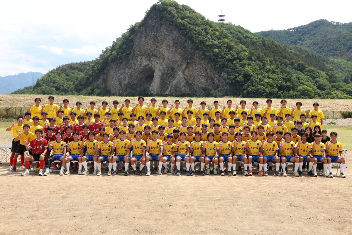 uedanishi_shiba's tweet photo. 上田西高校男子サッカー部のグラウンドが令和8年度中に人工芝へリニューアルされます。
58年間受け継がれてきた想いを未来へつなぐため、クラウドファンディングに挑戦します。
上田から全国へ、そして世界へ。
応援・拡散よろしくお願いします！
#上田西高校 #高校サッカー #人工芝プロジェクト #上田 https://t.co/79qxQG9pm4