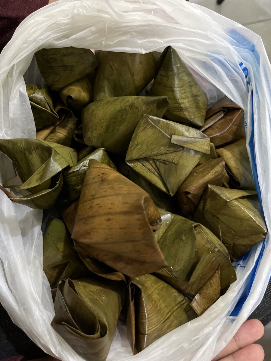 Adi14529658's tweet photo. Ada yang tau ini apa? 
Makanan khas mana ini? https://t.co/Czuj5aiFm7