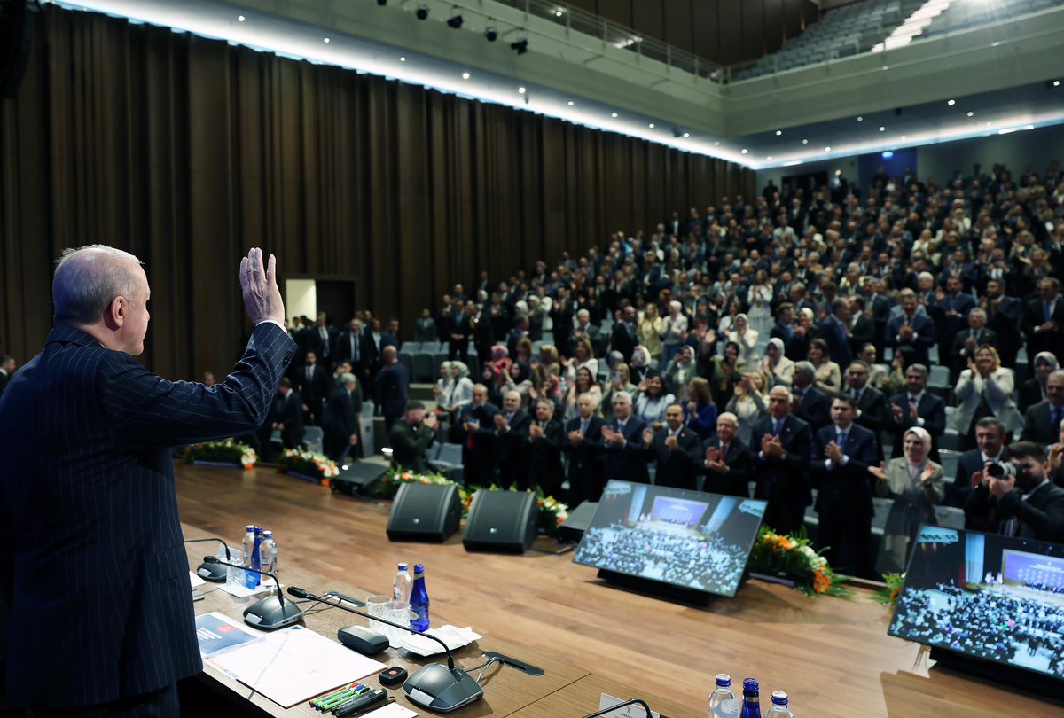 efkanala's tweet photo. 📍 AK Parti Genel Merkezi

Genel Başkanımız ve Cumhurbaşkanımız Sayın @RTErdogan’ın teşrifleriyle gerçekleştirilen “Genişletilmiş İl Başkanları Toplantısı”nda rozetleri takılarak Partimize katılan Belediye Başkanlarını tebrik ediyorum.

Umudun adresi AK Parti’dir. https://t.co/E0yaVgXIMZ