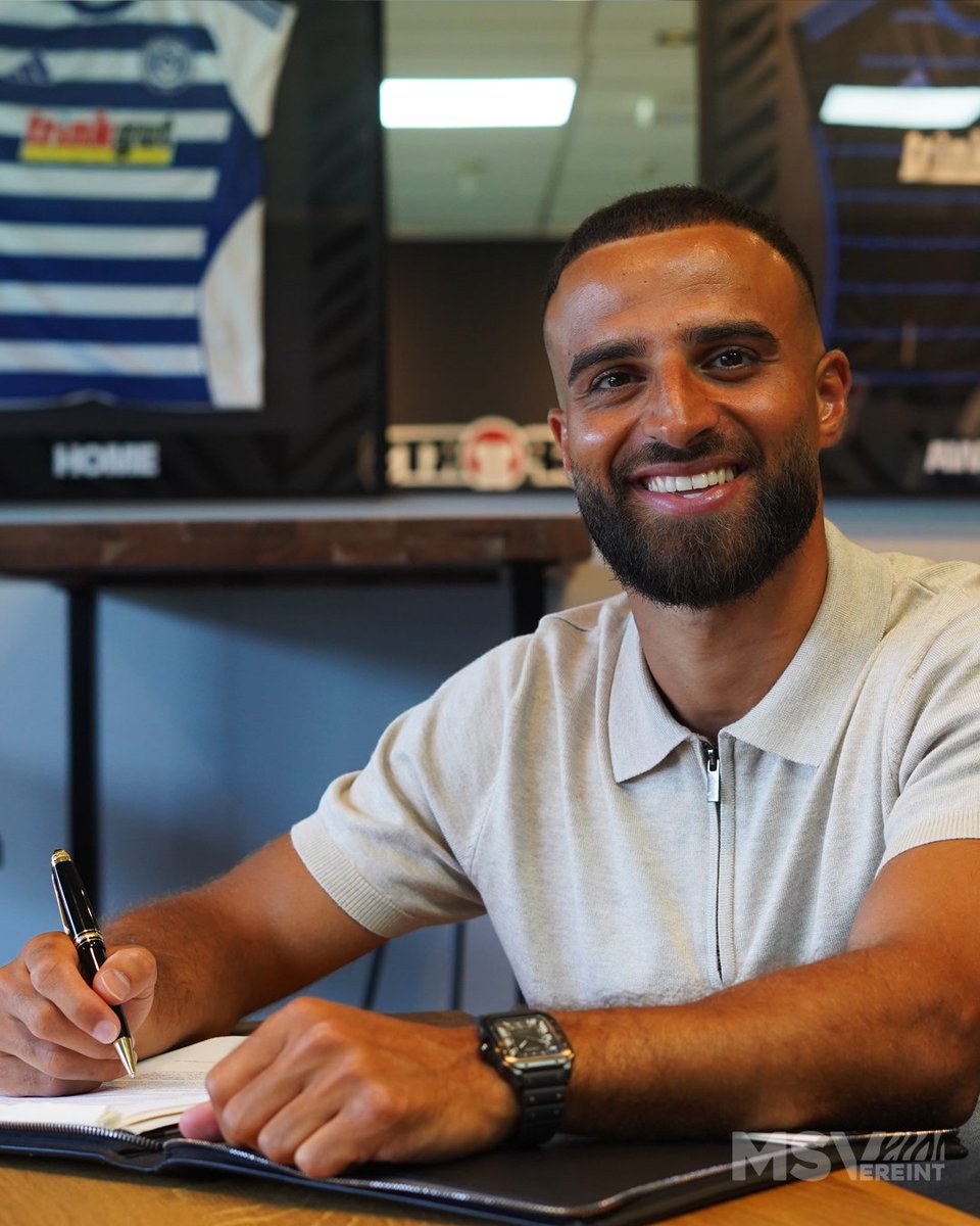 MSVDuisburg's tweet photo. RS wie rasend schnell oder wie....Ramien Safi! Herzlich willkommen an der Wedau, Rami! 💙🤍🦓

📰 https://t.co/TjWohPXtEz

#MSVereint #3Liga https://t.co/g3klL5o4i3