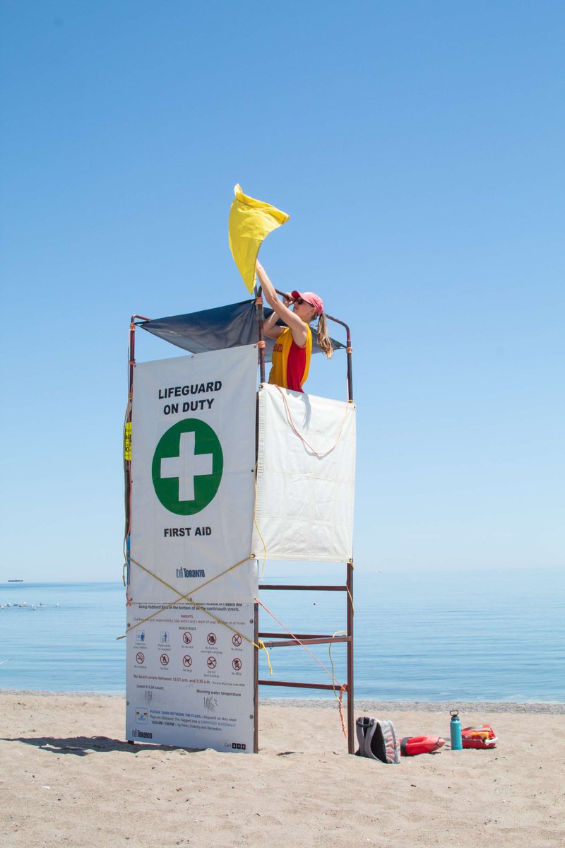 TorontoPFR's tweet photo. Toronto's waterfront lifeguards use coloured flags to tell you exactly how safe it is to swim in Lake Ontario.

Green: Safe for swimming.
Yellow: Be cautious.
Red: Danger. Don’t swim.
Red-over-yellow: Swimming area. Swim between them.

https://t.co/Zn01Hc4UjP https://t.co/1STAi1AoOX