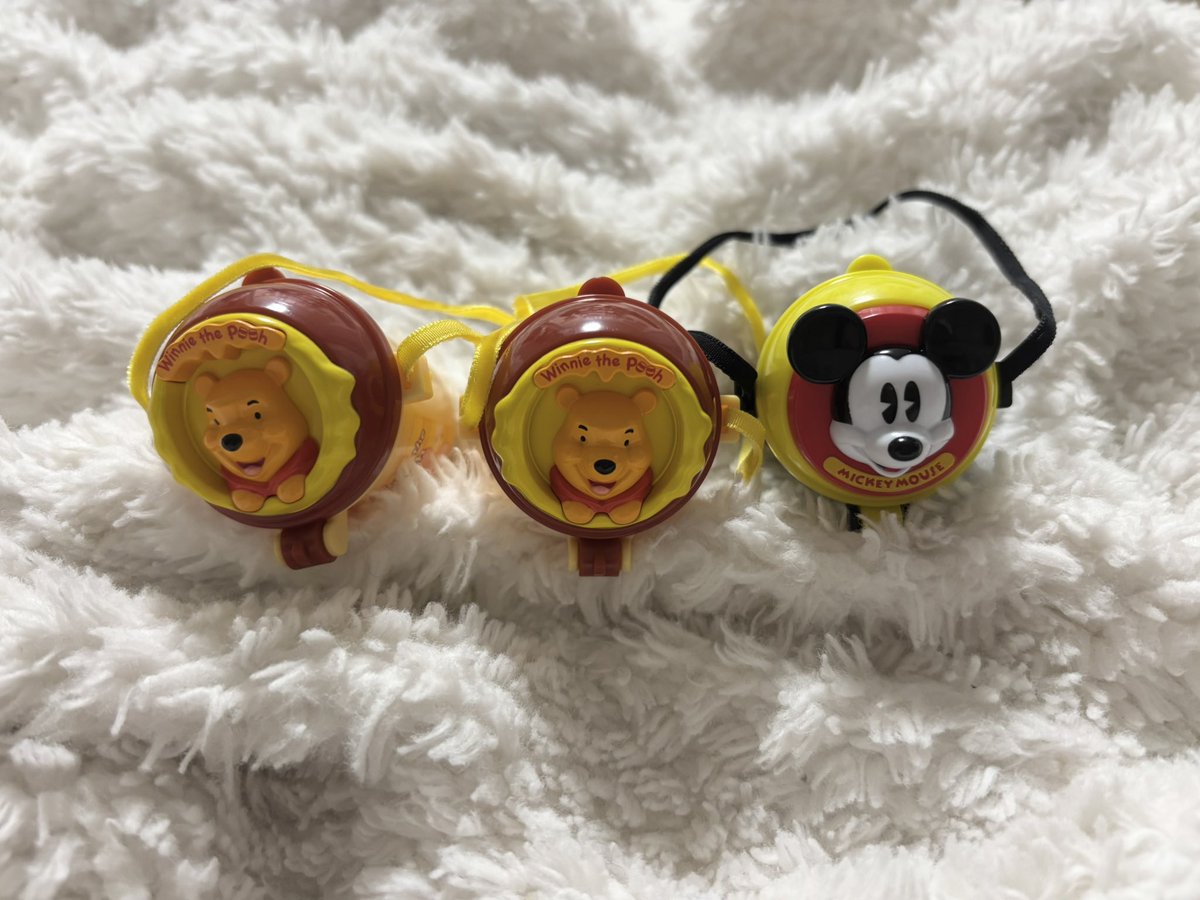 9090_ten's tweet photo. ポップコーンバケットのカプセルトイのドナが出なかったので交換出来る方居ますか…！
取り急ぎ写真の3つですが必要であればミッキーもう1つ出せるのでドナと交換出来る方入ればお願いします🥺
1:1の交換でドナ2個探してます。 https://t.co/vjkFaZ6lN1