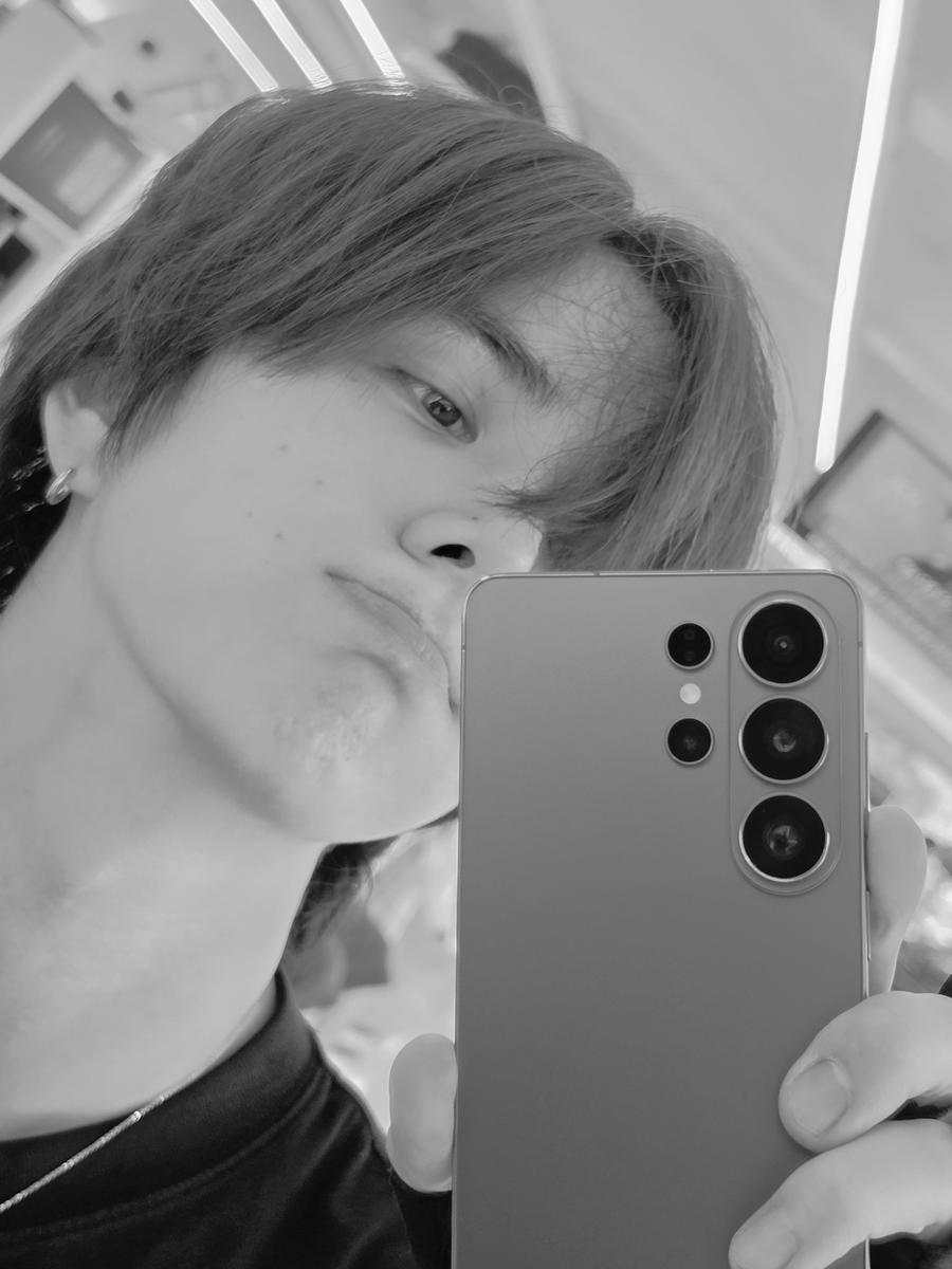 KYH_Global's tweet photo. Younghoon sent these just now 💌📸 https://t.co/o8VbTGRLZk