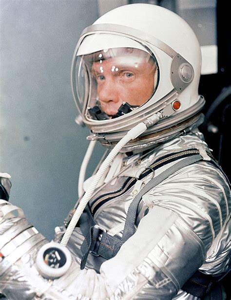 SafranAerosys's tweet photo. [#RecordAviation] Le 16 juillet 1957, John Glenn relie Los Angeles à New York en 3 heures à bord d'un F8U Crusader.

Vitesse moyenne : 1 165 km/h. Premier vol supersonique transcontinental de l'histoire.

5 ans plus tard, John Glenn orbitera autour de la Terre.
#AvGeek #JohnGlenn https://t.co/0eXxW9bBp9