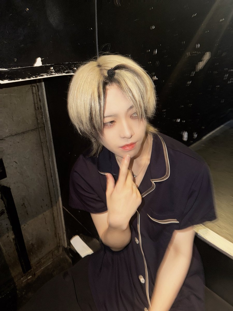 und_sena's tweet photo. 一緒に寝よー https://t.co/psL9wij7RJ
