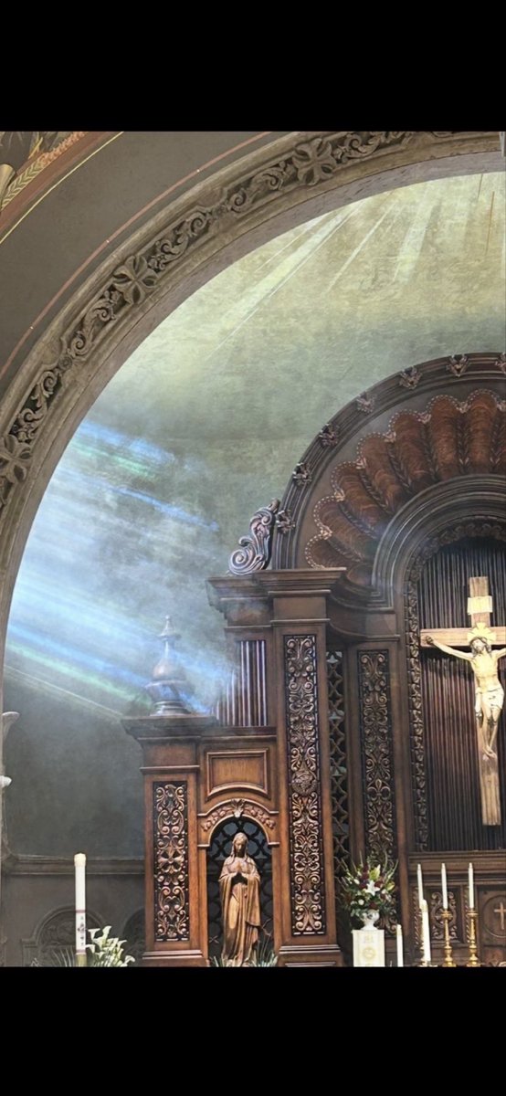babefrey's tweet photo. Socialism and communism are Godless, despicable lies. The world has been utterly deceived. There is a Second Pentecost happening. The spirit of Christ, the Person of Christ is here. The deception will be found out. It’s a pity that people don’t remember that all thoughts are known, everything is seen. Look at the photo closely. It’s not AI. It’s Pure Truth. Peace to you.
