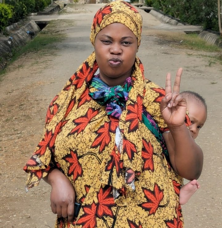 PochaRamadhan's tweet photo. "DUNIA Ilibeba WAZURI Wengi. Kwenye Hao Wengi Haukuwepo Wewe..
Ulikuwa Ni Mwanamke Wa PEKEE.!"
Endelea Kupumzika Kwa AMANI Mke Wangu..🙏🏽
              NAKUPENDA ❤️🥰 https://t.co/tXpXGjdKNT