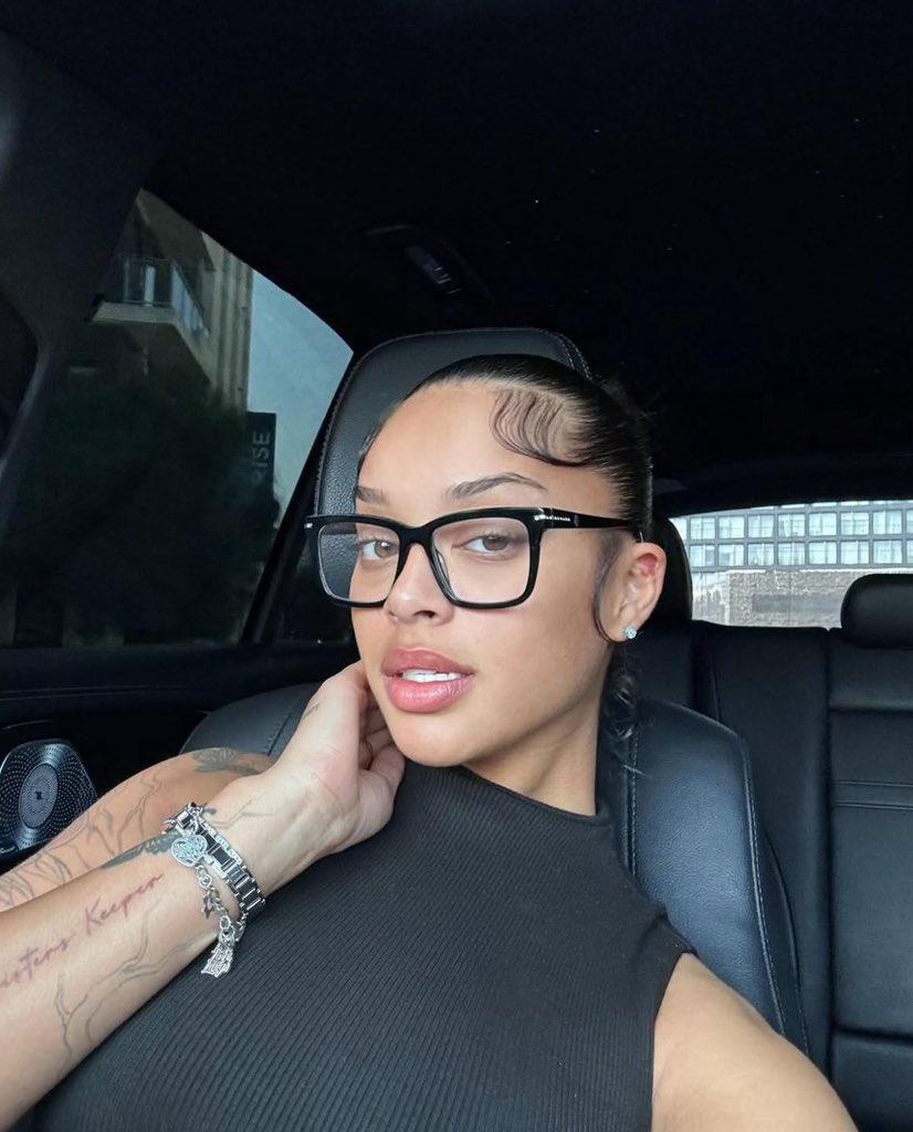 fwprizzy's tweet photo. Light skin ❤️ https://t.co/etS8tOMD3A