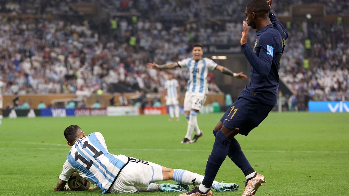 MadridSports_'s tweet photo. 🇦🇷 Lo que es el relato. Este es el SEXTO MUNDIAL de Leo Messi y NUNCA ha jugado contra:

🇧🇷 Brasil
🇪🇦 España
🏴󠁧󠁢󠁥󠁮󠁧󠁿 Inglaterra
🇺🇾 Uruguay
🇵🇹 Portugal
🇮🇹 Italia

De grandes, solo ha jugado ante:

🇩🇪 Alemania (3 veces)
🇳🇱 Países Bajos (2 veces)
🇫🇷 Francia (1 vez)

Y NO HA GANANDO A NINGUNA

Es un gran jugador, pero entre arbitrajes, cruces amables y suerte en los penaltis, su trayectoria en la Copa del Mundo es MEDIOCRE