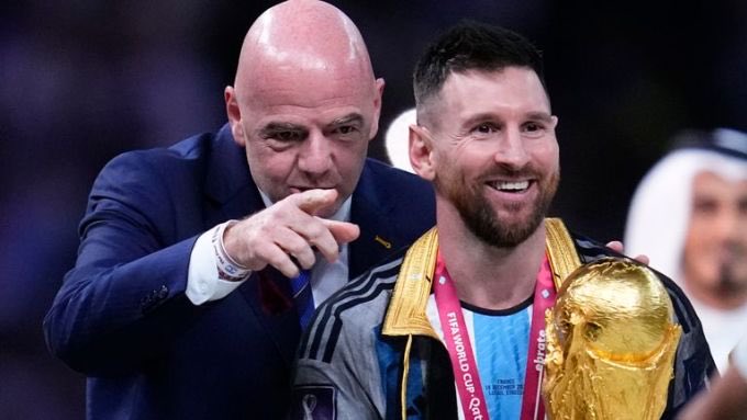 MadridSports_'s tweet photo. 🇦🇷 Lo que es el relato. Este es el SEXTO MUNDIAL de Leo Messi y NUNCA ha jugado contra:

🇧🇷 Brasil
🇪🇦 España
🏴󠁧󠁢󠁥󠁮󠁧󠁿 Inglaterra
🇺🇾 Uruguay
🇵🇹 Portugal
🇮🇹 Italia

De grandes, solo ha jugado ante:

🇩🇪 Alemania (3 veces)
🇳🇱 Países Bajos (2 veces)
🇫🇷 Francia (1 vez)

Y NO HA GANANDO A NINGUNA

Es un gran jugador, pero entre arbitrajes, cruces amables y suerte en los penaltis, su trayectoria en la Copa del Mundo es MEDIOCRE