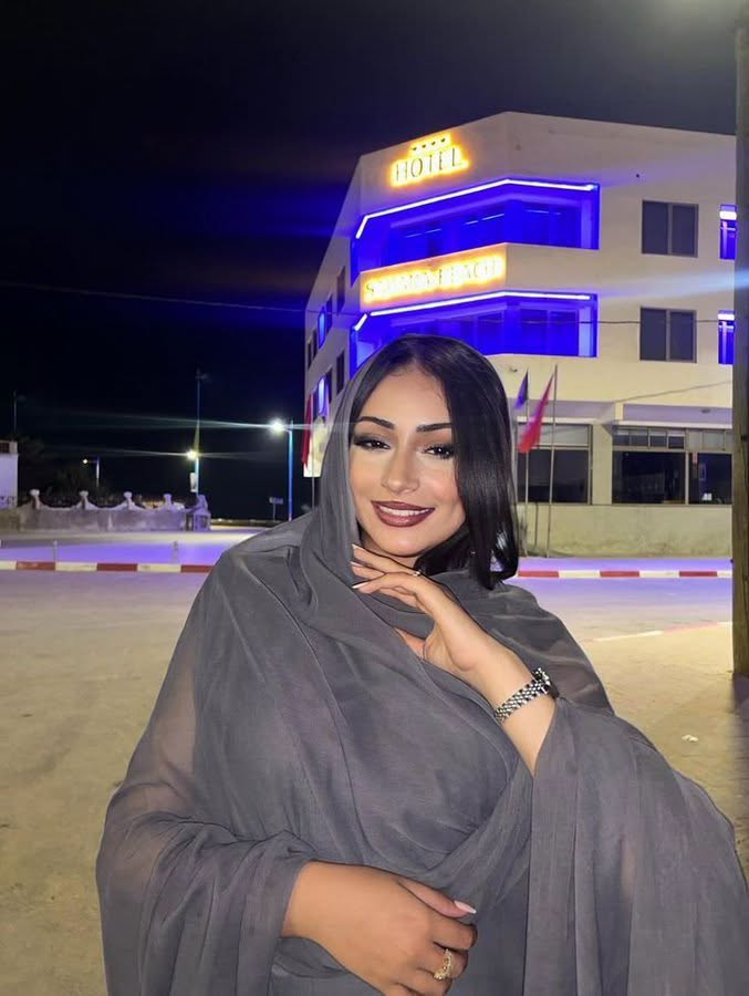 MoktarNimche's tweet photo. بنت موريتانيا كالقمر في ليلةٍ صحراوية، تزداد جمالاً كلما تأملتها. https://t.co/jtfJXznPdh