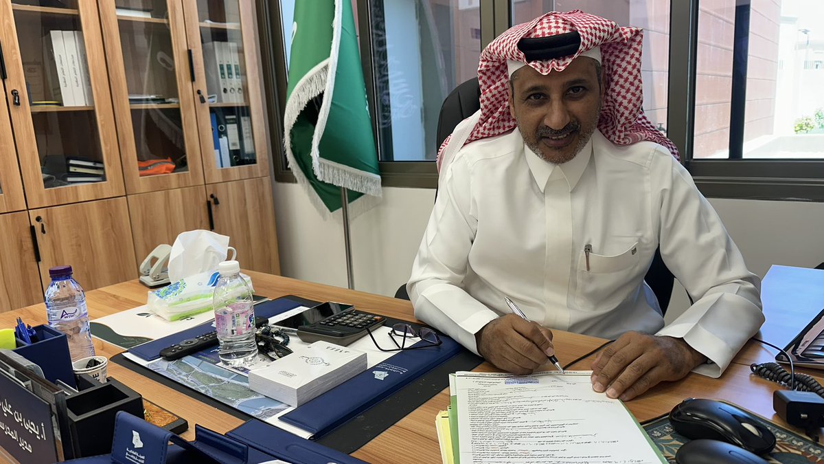 uksprogram's tweet photo. بدأنا مرحلة توقيع العقود والترتيبات النهائية 
والد الطالب باسل الزهراني خلال توقيعه لعقد التحاق ابنه برحلة ٢٠٢٦
#ابها_المدينة_القصيم #الرياض_الآن #الرياض_جده_مكه_الدمام_المدينه #الاحساء_الهفوف_الشرقيه_اكسبلور #الشرقيه_الخبر_الدمام_القطيف https://t.co/T6A1wbj8BA
