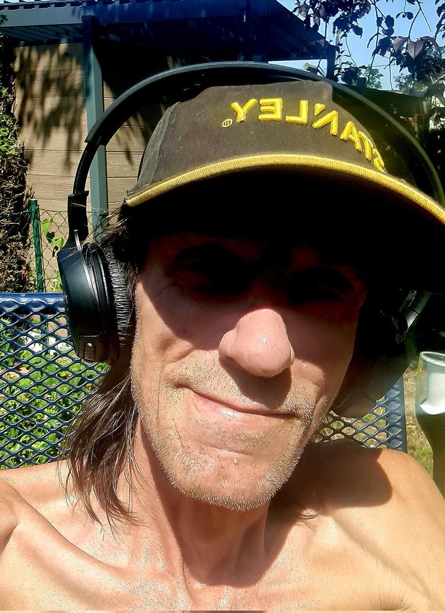 StanDietmar's tweet photo. 🌴😎 Always stay cool. It's summer in the country! 👌🏻💯😎🌴🪴🪴🌴🌴🌞 https://t.co/Sr26jDF1ys
