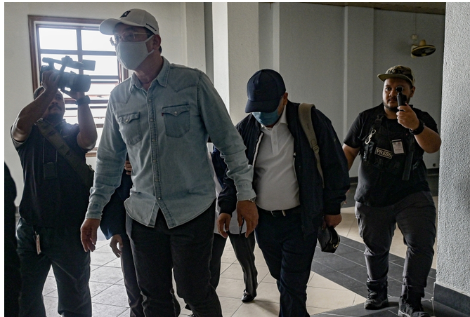 SinarOnline's tweet photo. Bayar banglo, Porsche, Lexus, ahli Ikram didakwa cuci wang hampir RM18 juta

Tertuduh berdepan 17 pertuduhan menggunakan hasil daripada aktiviti haram iaitu wang berjumlah hampir RM18 juta.

Artikel: https://t.co/4BydN7oEq9

#sinarharian #beritaterkini #ikram