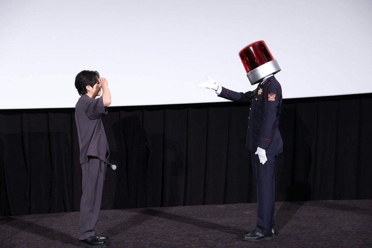 TrendNewsCaster's tweet photo. 二宮和也登壇！　1日限定特別イベント『シークレットシネマ』　二宮「ぼくは基本的にひとりで観に行く派」 – TREND NEWS CASTER https://t.co/AjH15l47Nz #二宮和也 #シークレットシネマ https://t.co/d2fBCUZsqV