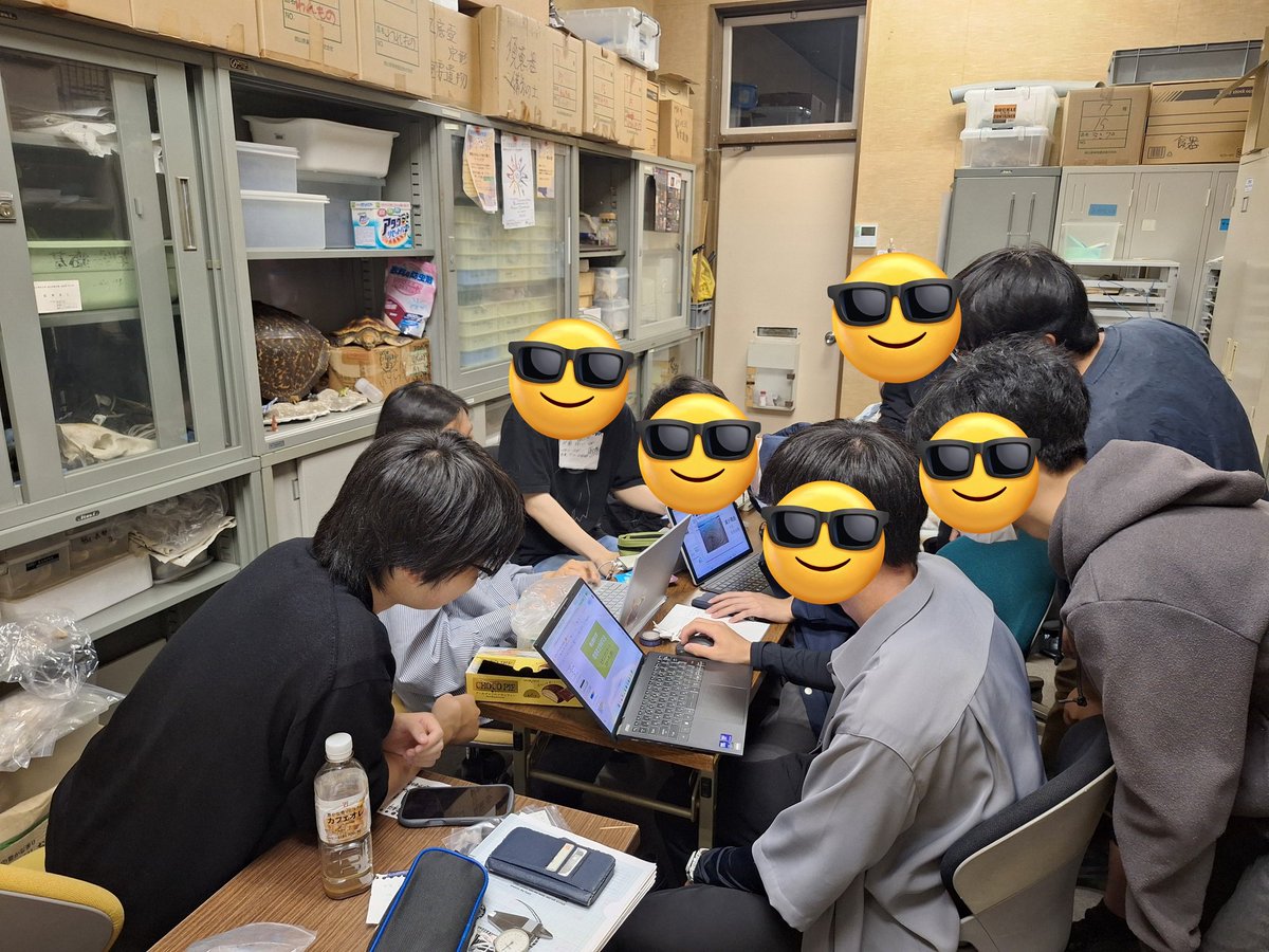 kankoken_ous's tweet photo. 来週の七夕エコナイトに向けて1,2年生を中心に準備を進めています。
A1号館1階にスナメリの骨格標本とポスターを展示しているので、是非ご覧ください。
#岡山理科大学 #環境考古学研究会 https://t.co/SachNdFVWU