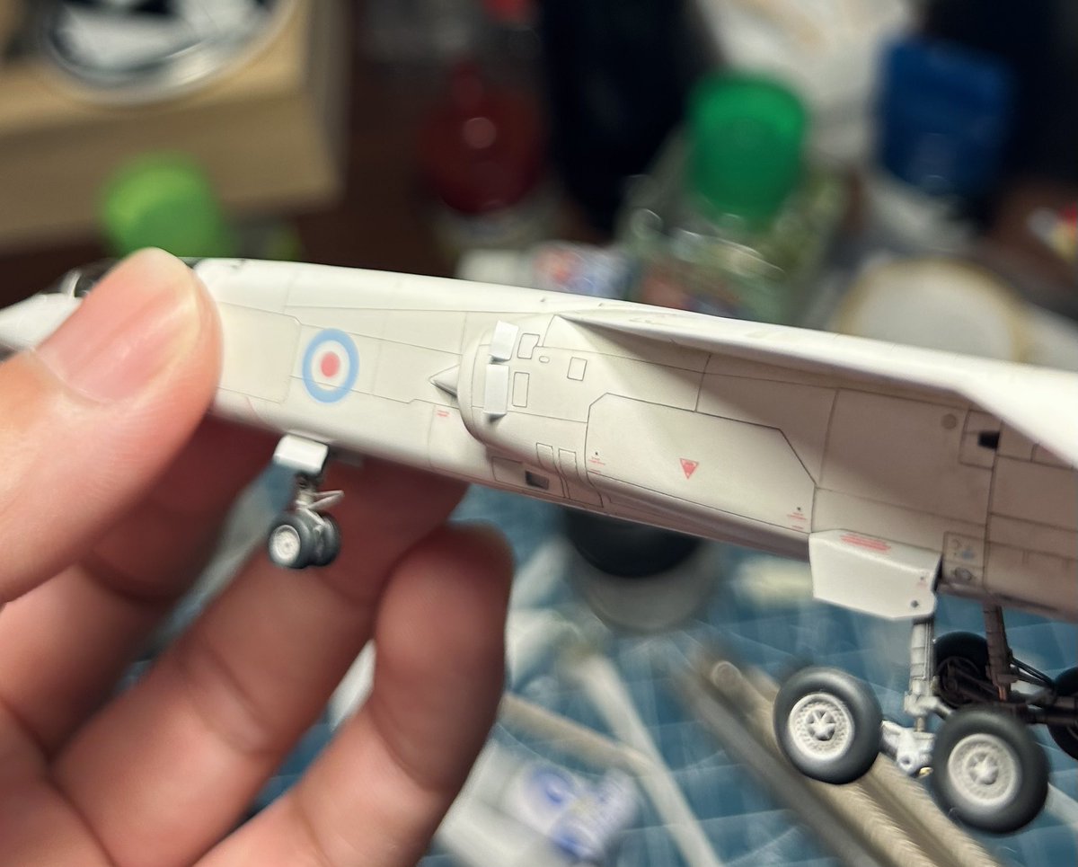 Seastar144's tweet photo. 1/144 TSR.2
エアブレーキを取り付けました。
合計8枚。疲れました…
4枚が一気に開いた姿はいかつくてカッコいいです。実機ではシンクロ機構の動作トラブルで問題を抱えた機構だったようです。
XR219の方は補助インテークドアも取り付けました。こちらはShelf oddityのエッチングパーツです。 https://t.co/xRN8XDKqAh