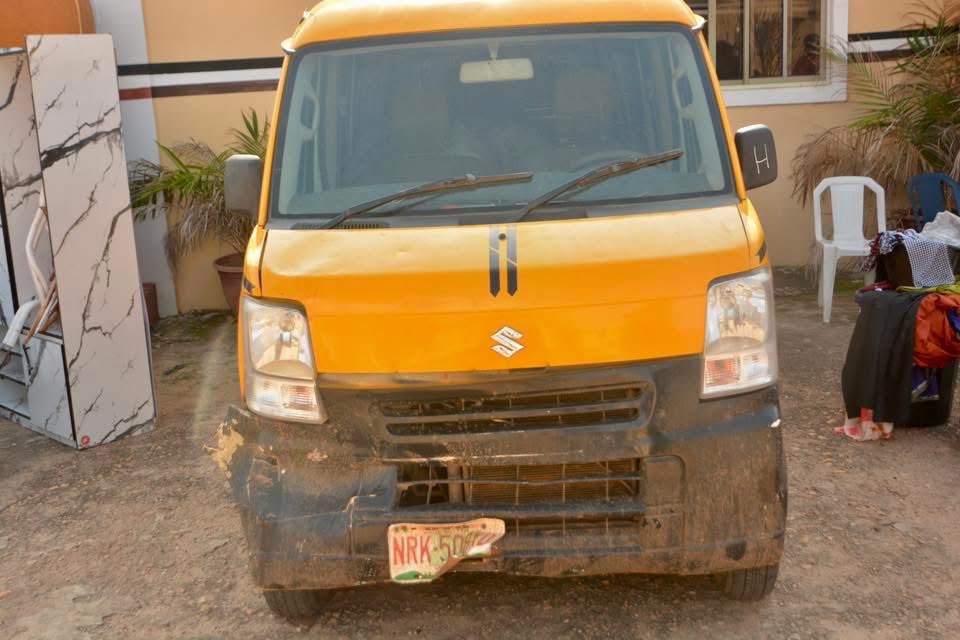 InsideIlorin_NG's tweet photo. Kwara NSCDC Burst Inter-State Robbery Network,Recovers Truckload Of Suspected Stolen Items

The Nigeria Security and Civil Defence Corps (NSCDC), Kwara State Command, has recorded a significant breakthrough in its ongoing fight against crime with the dismantling of an inter-state robbery syndicate responsible for a series of burglaries and robbery incidents across Kwara State and beyond.

The operation, which was carried out by operatives of the Command’s Tracking Unit, followed numerous complaints from residents and business owners whose homes, shops, and other premises were unlawfully broken into and valuable property carted away.

Acting on intelligence and leveraging months of painstaking investigation, surveillance and inter-state tracking operations, the operatives traced the criminal network across state boundaries, leading to the arrest of one of its key members, Abdulrasheed Kadri, popularly known as “Soldier.”

The suspect subsequently provided valuable information that led investigators to a warehouse in Ibadan, Oyo State, believed to serve as a major storage facility for property stolen from victims in various parts of the country.

During the operation, the Command recovered a large cache of suspected stolen items, including a vehicle and other valuables, believed to be proceeds of criminal activities. The exhibits have since been secured and are undergoing further documentation and identification processes as investigations continue.

Preliminary findings reveal a well-coordinated criminal network that operates across state lines, targeting homes, business premises, and other locations before transporting stolen items to designated safe houses for concealment and eventual disposal.

Speaking on the development, the State Commandant, Commandant Abbas Nda Mohammed, described the operation as a major milestone in the Command’s determination to dismantle organized criminal networks and ensure the safety of residents of Kwara State.

According to him, “This operation sends a clear message that criminals will find no refuge in Kwara State. We will not allow our state to become a sanctuary for criminal elements, a corridor for criminal activities, or a repository for illegal weapons and stolen property.

“Our resolve remains unshaken. Through intelligence-led operations, strategic partnerships with other security agencies , we will continue to identify, pursue and bring to justice all individuals and groups whose actions threaten public peace and security.”

While one suspect is currently in custody assisting investigators, efforts have been intensified to apprehend other members of the syndicate who remain at large. The Command remains confident that all those connected to the criminal enterprise will be brought to justice.

The NSCDC Kwara State Command wishes to reassure residents that it remains steadfast in its constitutional mandate of protecting lives, property, and critical national assets and infrastructure. Members of the public are encouraged to continue providing timely and credible information to security agencies as collective vigilance remains vital to sustaining peace and security within the state.

ASC 1 AYOOLA MICHAEL SHOLA
CDPRO, KWARA STATE COMMAND