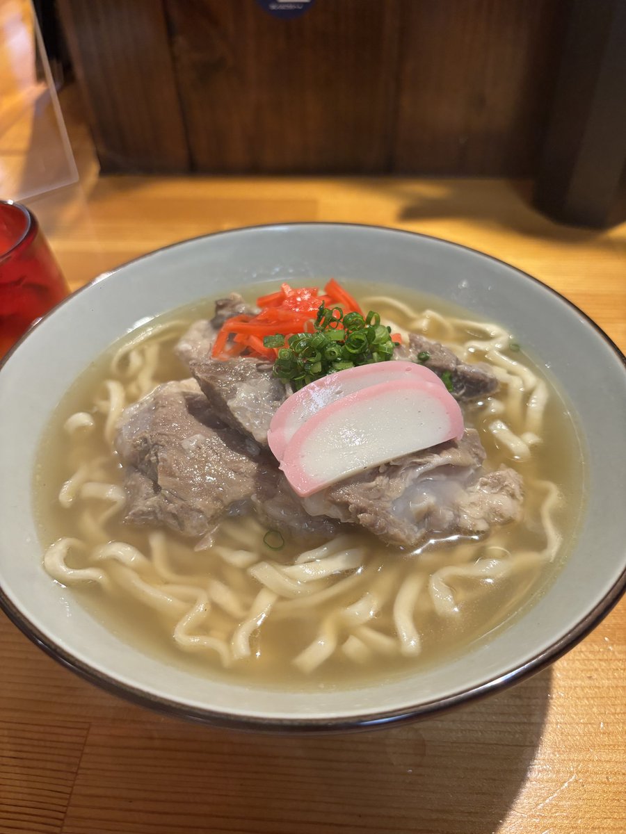 TSURUMETAL's tweet photo. As Alliance が良すぎたので地元の沖縄ばる、その名も「こざんちゅ」に突撃しましたわよ。
想像の5倍の量のもずく酢、想像の5倍の旨さのソーキそば。
沖縄最高ですな。 https://t.co/3bg5ta7cbO
