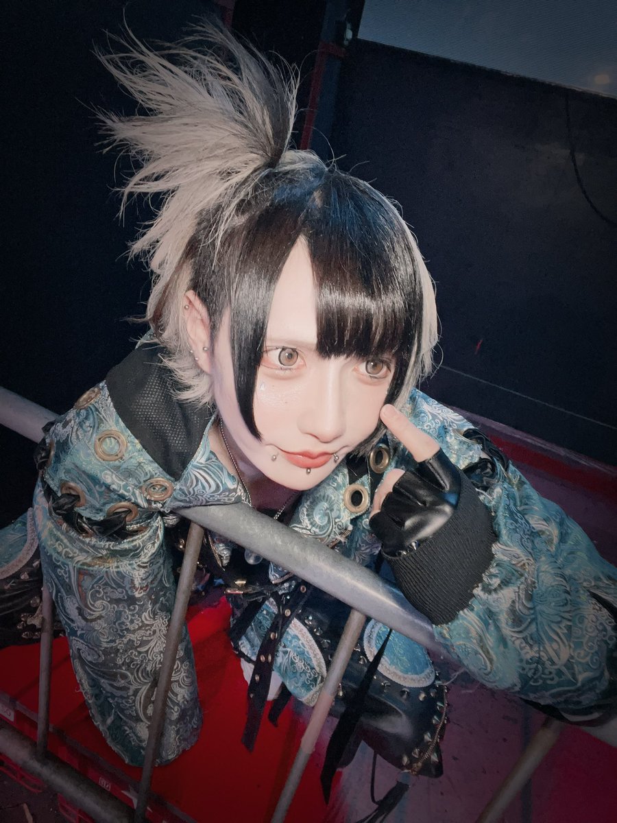 usagi_7wana's tweet photo. ♪←こういう感じの髪型 https://t.co/gCnvNXrrzr