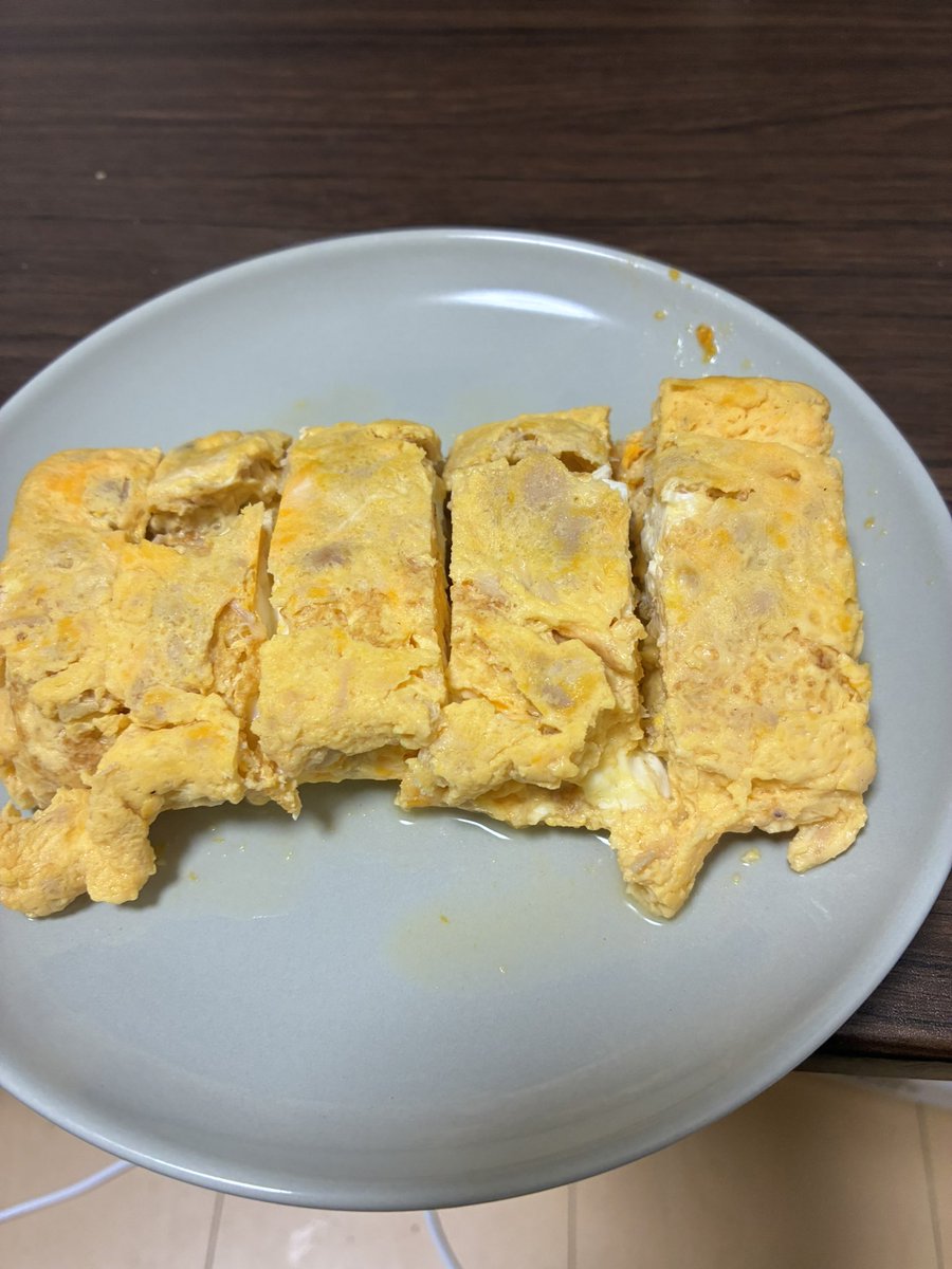 heychang35's tweet photo. 一応りえちゃんの言う通り作ってみた卵焼き🤣🤣🤣🤣 https://t.co/1OkXFeMr33