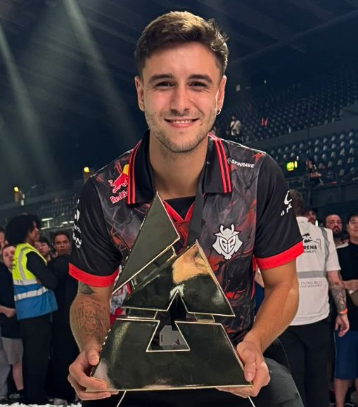1xbet_esportsES's tweet photo. 🚨 ÚLTIMA HORA | G2 mueve al banco a Sunpayus y pide 300.000 USD de buyout.

RTT100 ofreció 500.000 USD + Straka.

G2 rechazó la oferta porque no entendían por qué les pagaban de más hasta que vieron las demos. https://t.co/2EetX236Cv