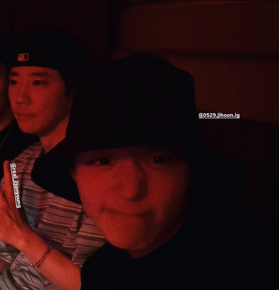 sevexixe's tweet photo. 연상이랑 셀카 찍을 때마다
입 앙 다물고 귀척하는 연하 https://t.co/huqTqTXjve