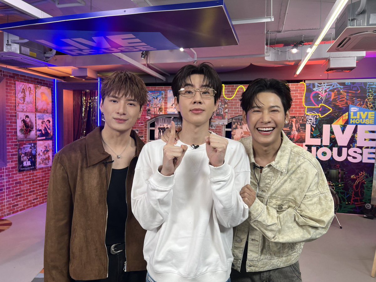 GMMTV's tweet photo. #GMMTVLiveHouse วันนี้รวมรุ่นเสาตึก “ออฟ และ คริส สิงโต” 10 ปีที่ผ่านมาเป็นยังไงบ้างจะเมาท์ให้ฟัง ถ้าพร้อมแล้วเปิดเลย!

YT : https://t.co/Ka5fZApXIf
TT : https://t.co/0OMjnoNyu9

GMMTV Live House ทุกวันอังคาร และ พฤหัสบดี
เวลา 21:30 น. ทาง Youtube และ TikTok : GMMTV
#GMMTV 
@off_tumcial @kristtps @stjinx_maya