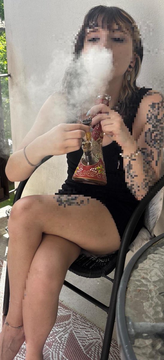kuromiprinces's tweet photo. Smoke sesh waiting till I’m not shadowbanned https://t.co/hwo3cn0aoc