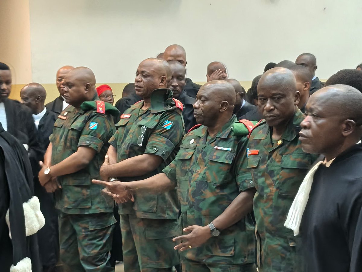 7sur7magazine's tweet photo. 🚨#RDC : Une audience #éclair pour une affaire majeure. La Haute Cour militaire a reporté au 9 juillet le dossier mettant en cause les généraux #Christian Tshiwewe et John #Numbi, en raison de l’absence de certains juges https://t.co/DAO7Q6Ydpd