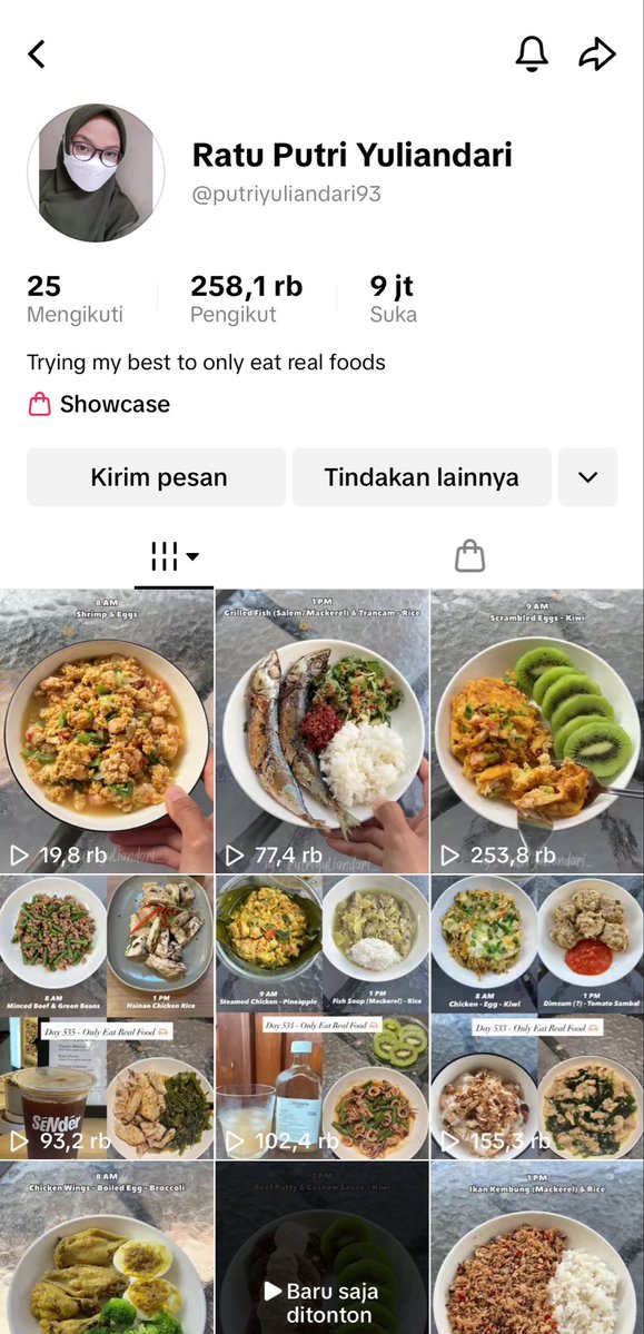 ayubsr's tweet photo. beliau adalah inspirasiku buat makan makanan sehat, tapi aku belum serajin itu buat masak 3x sehari dengan menu yang berbeda😭 https://t.co/KoRYxmaL1p