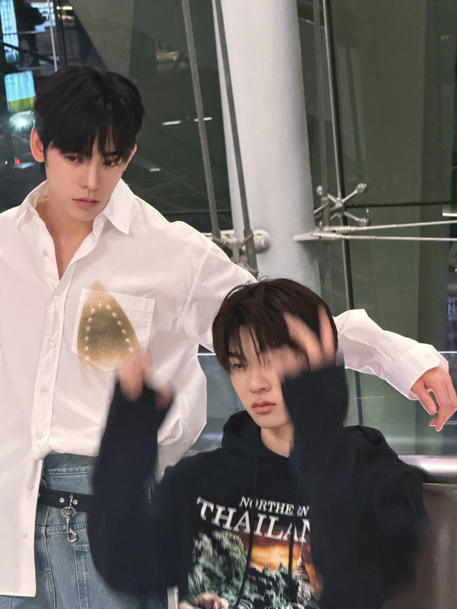 nakanisnakan's tweet photo. from THAILAND to FRANCE 🛫

TEETEEPOR WITH VETEMENTS
#TEETEEPORGoParisFW27
#VETEMENTS
#ParisFashionWeek https://t.co/j6xEb7npIg