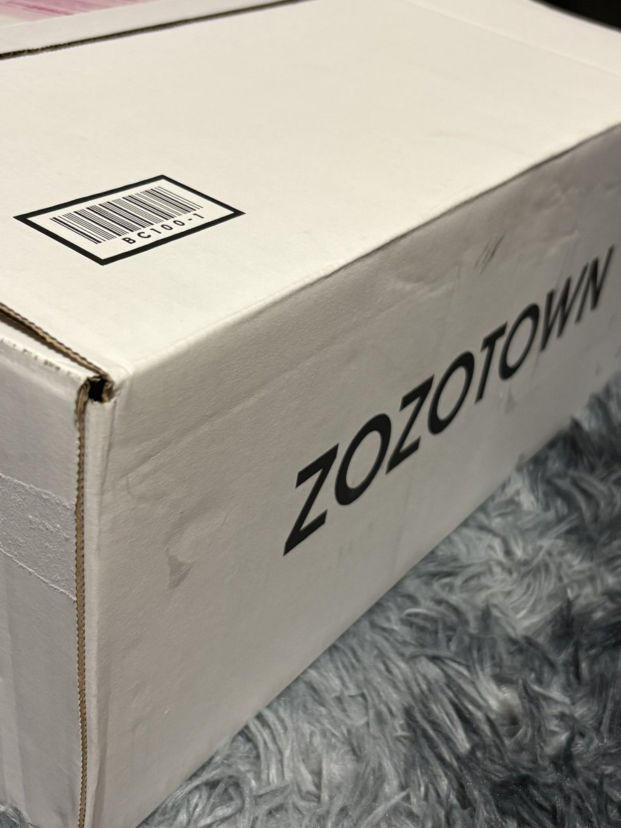 ponemon1212's tweet photo. ついに白箱が我が家にも…
なんか嬉しい🙂
 #ZOZOSALE箱CP https://t.co/VUs4ojwmJI