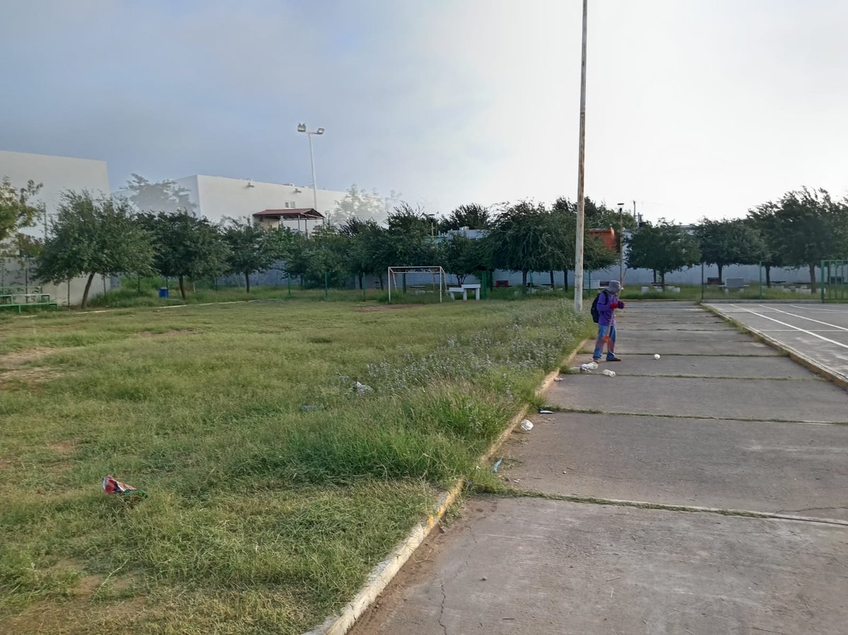 gobnld's tweet photo. Las cuadrillas de Servicios Públicos continúan realizando labores de limpieza y mantenimiento en distintos sectores de Nuevo Laredo, contribuyendo a conservar espacios públicos más limpios, seguros y ordenados para las familias.

#JuntosLoHacemosPosible✨ https://t.co/HfWgwlYMEC