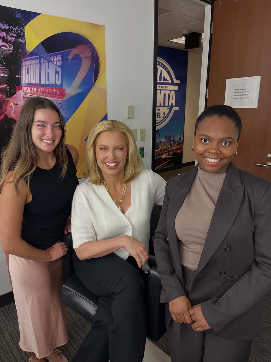 SoutheastEMMY's tweet photo. Congratulations to Emmy® Award-winning journalist @LindaWSB! 🏆
Earlier this month, Linda spent the day with Clark Howard, welcomed future journalists to the WSB-TV newsroom, and even brought along her “new golden gal.” ✨
#Emmys #AtlantaMedia #WSBTV https://t.co/A1LFhZMHZh