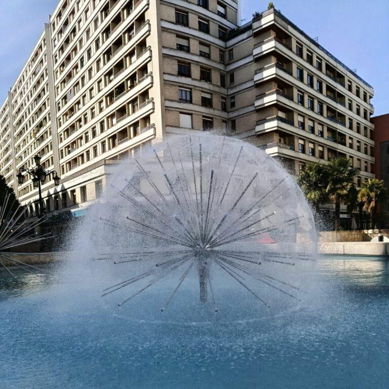 UnMateinCabreao's tweet photo. me acabo de enterar que los vecinos llaman a esto la Fuente de las Escobillas del Váter y me parece maravilloso cómo los topónimos nacen https://t.co/c21jPI9opp