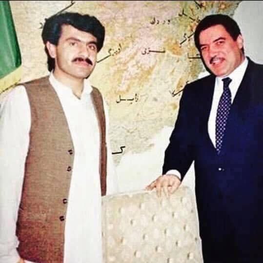 SajidTareen4's tweet photo. (افغانستان) کابل میں ساجد ترین ایڈوکیٹ اور سابق صدر افغانستان شہید ڈاکٹر نجیب کی یادگار تصویر
سابق افغان صدر ڈاکٹر نجیب کو خراج عقیدت

یہ ڈاکٹر نجیب سے ساجد ترین ایڈوکیٹ کی آخری ملاقات تھی جس کےکچھ وقت کے بعد ان کا شہید کردیا گیا اور اس دن افغانستان ایک بصیرت رہنما سے محروم ہوگیا https://t.co/f17tdxbNQG