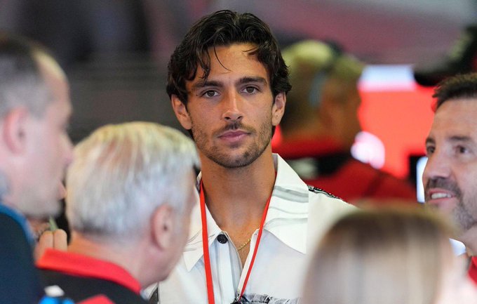 MEN_DAILY_'s tweet photo. I dont know who this man is but he is so attractive https://t.co/VJnjBDmeMQ
