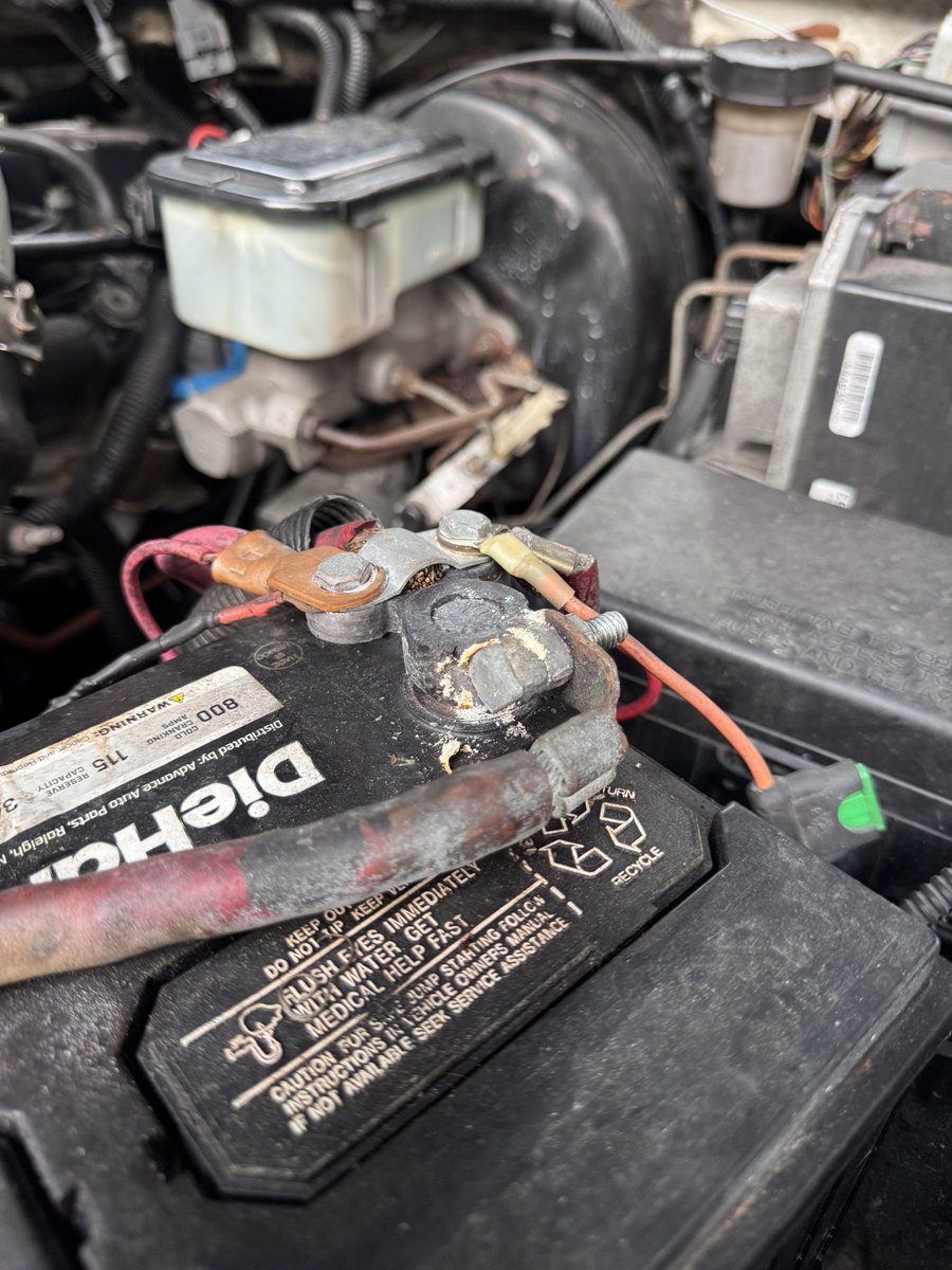 TobyVegaD_'s tweet photo. Some fresh battery terminals for the work horse! 🐎 https://t.co/XN3TpsUmin
