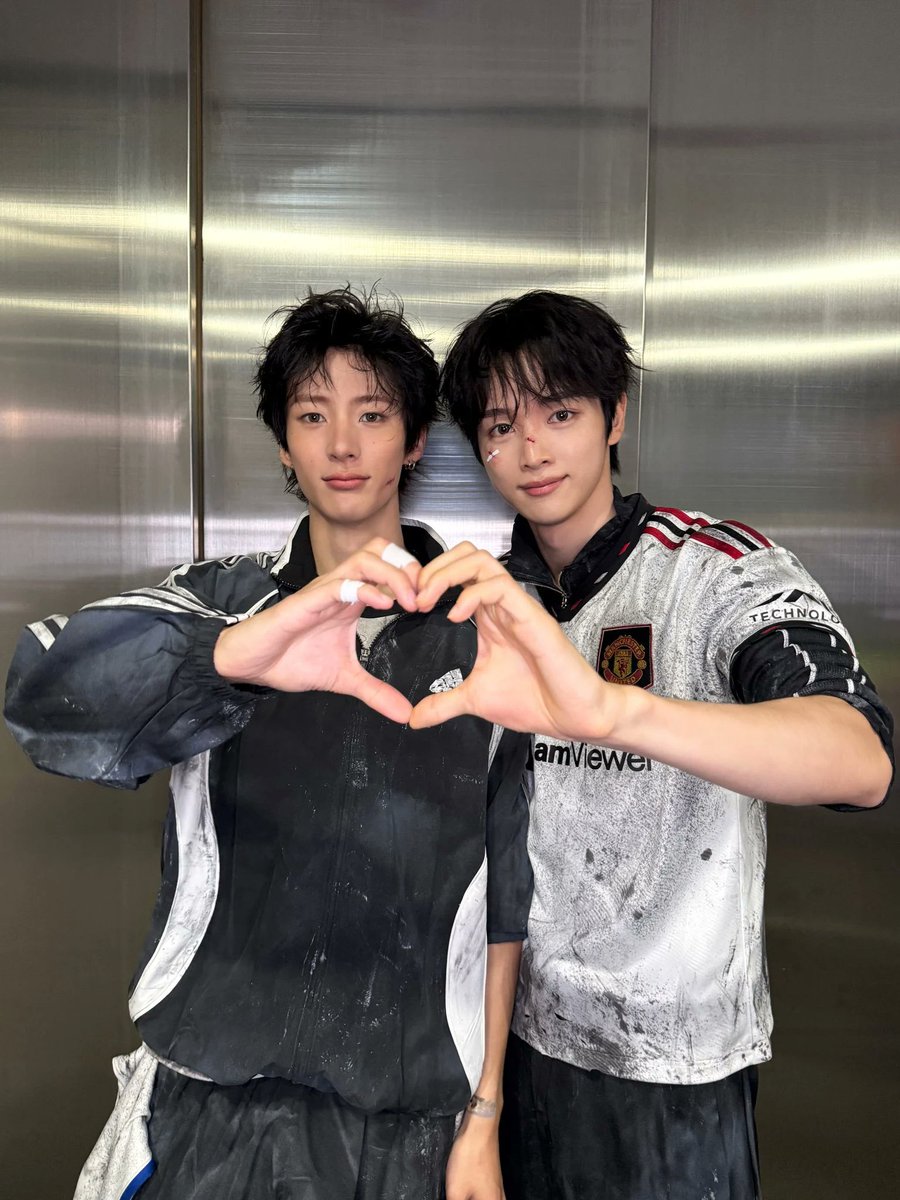 SCXCY14's tweet photo. 얼마나 좋아하는건지 감도 안 옴 https://t.co/uYSzBMHbUQ